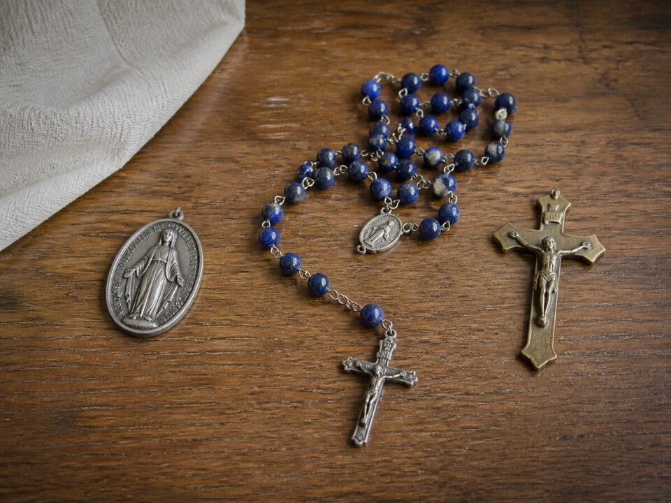 Blessing Catholic religious objects: a field-note object study