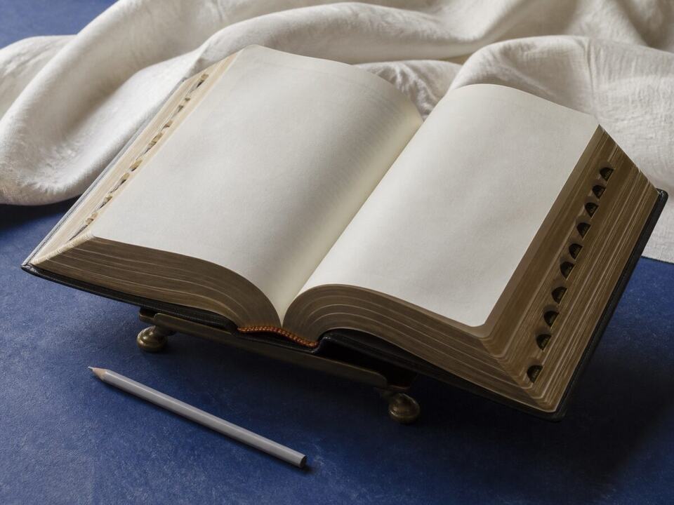 How to choose a traditional Catholic missal: a related devotional object